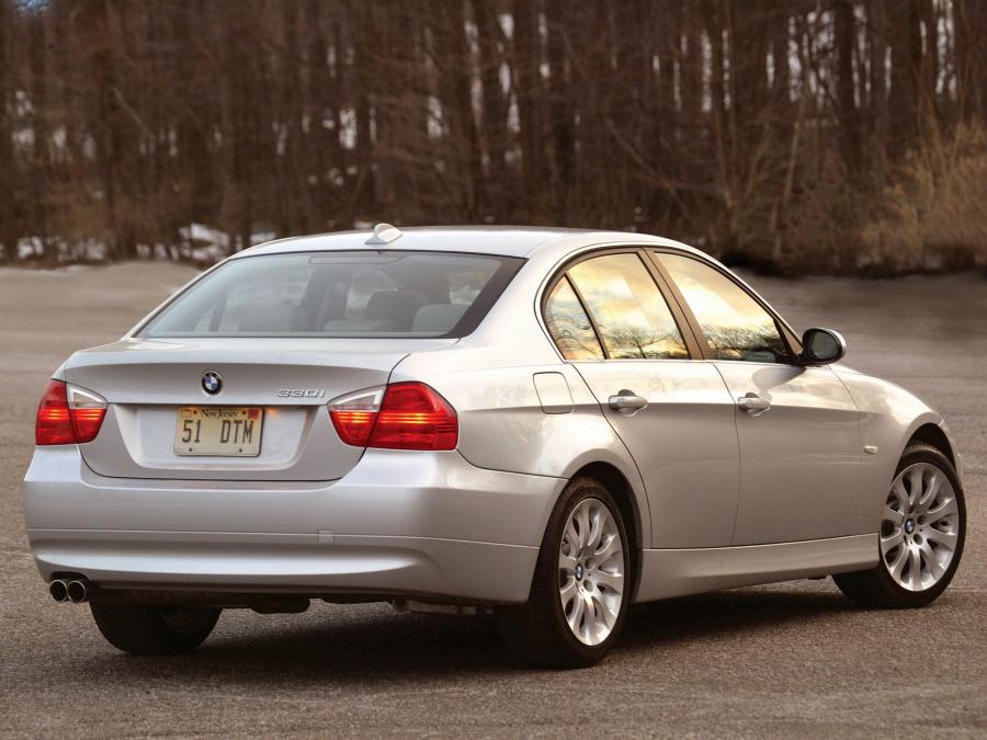  BMW 330i Sedan 2005 года  (US) (фото 2 из 7)